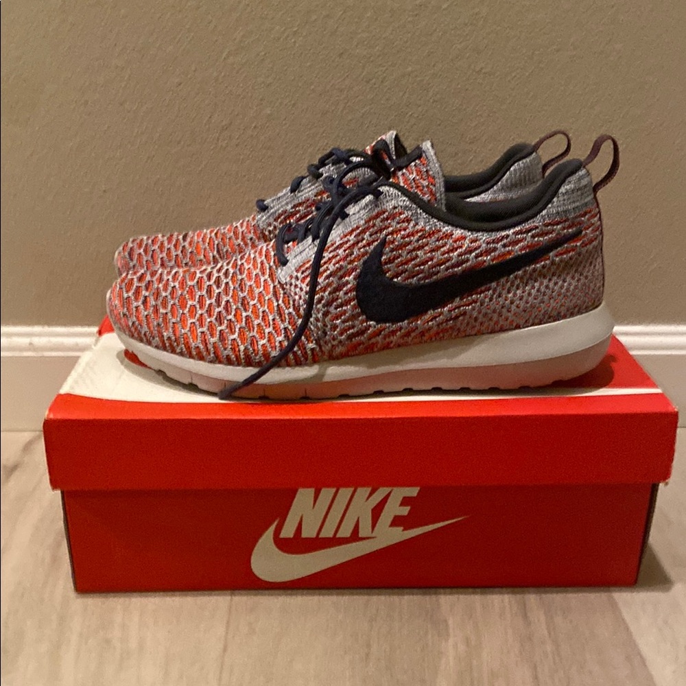 Nike flyknit rosherun Bright crimson size 10
